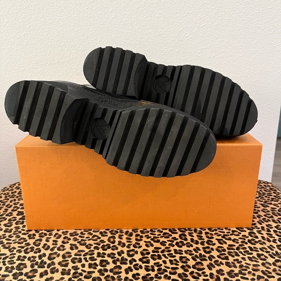 (SOLD) Louis Vuitton Suede Monogram Laureate Desert Boots - Picture 6 of 11